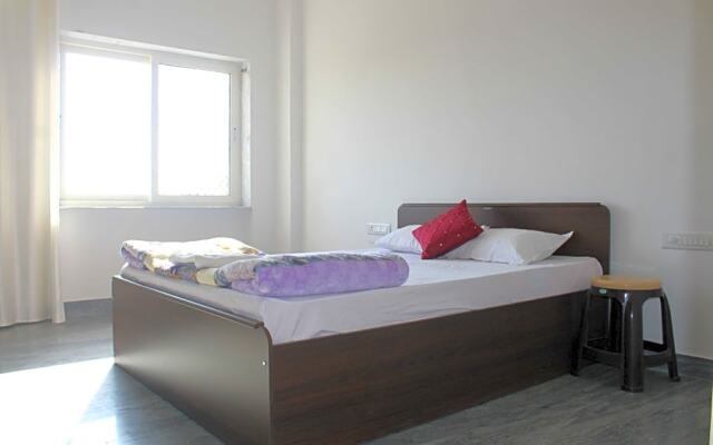 OYO HOME 84939 Choudhary White House