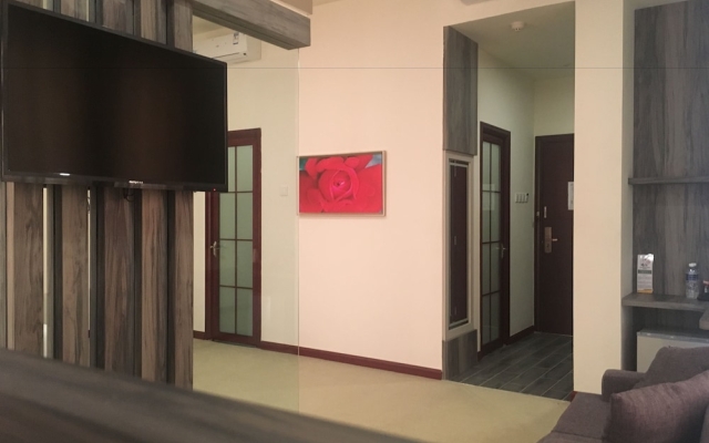 Green Rose Hotel