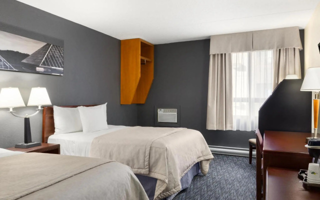 Travelodge by Wyndham Edmonton West