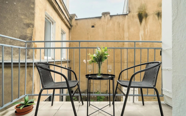 Poznan Stylish Grey Apartment by Renters