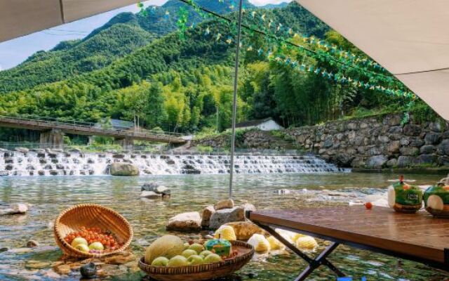 Yaojia｜Township see cloud bamboo Valley river hot spring guest house