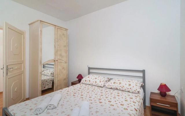 Beautiful Home in Pucisca With 4 Bedrooms, Wifi and Outdoor Swimming Pool