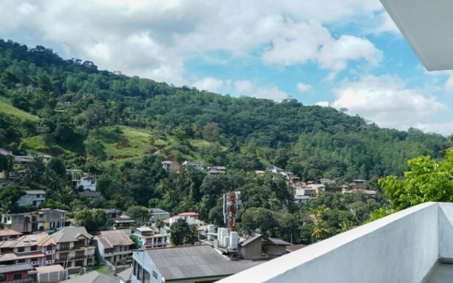 OYO 521 Kandy Grand Ocacia