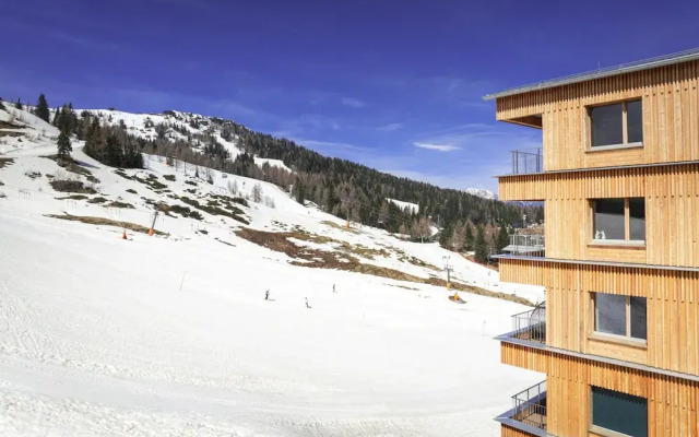 Nice Lodge With Balcony