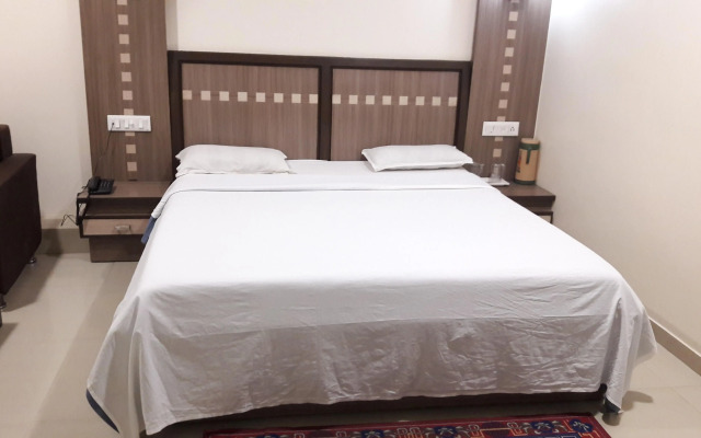 OYO 8084 Hotel Kingston