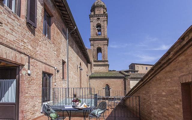 Il Chiostro del Carmine