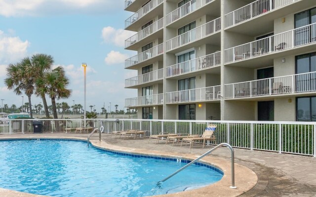 Beach View 3br/2ba W/pools Sleeps 8
