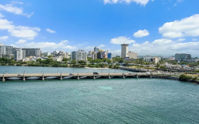 Oceanfront Balcony Access to Pool Condado Area