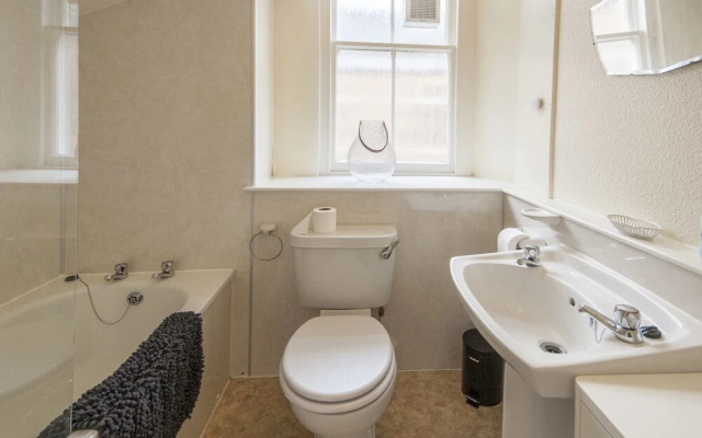 1 Varis Apartments