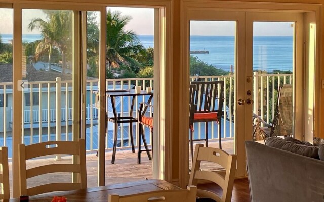 Sans Souci 6 Bedroom Home by RedAwning