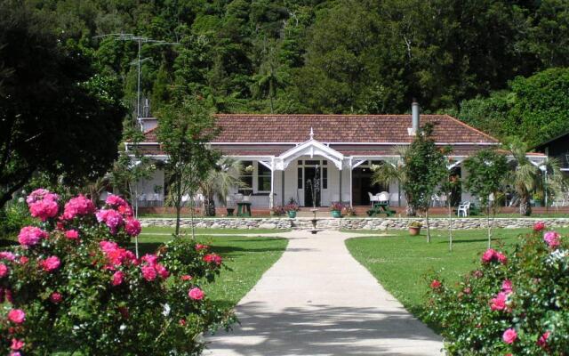 Furneaux Lodge