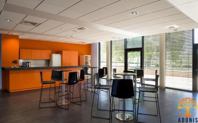 Adonis Dijon Maison Internationale