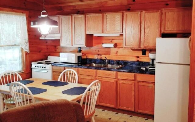 Tanglewood Motel and Log Cabins