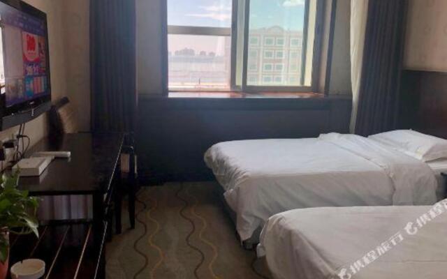 Karamay Baonai Business Hotel