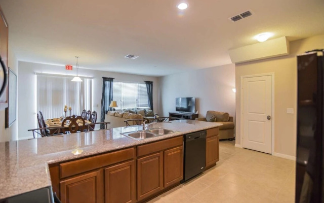 5135 Compass Bay