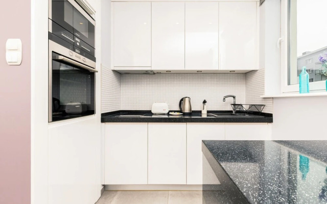 City and Sea View Apartment by Renters