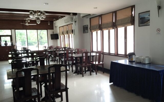 AV Hotel