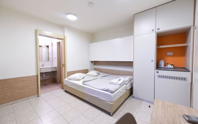 Hi Arad Hostel