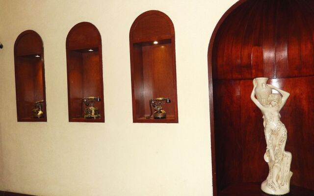 Roma, Suites & Business Center