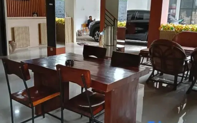 Sunflower Hotel Syariah Near Juanda