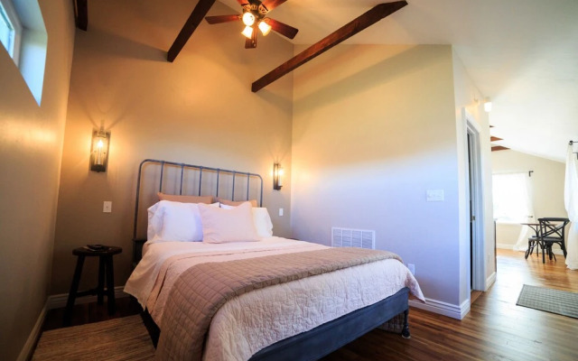 Hillside Colorado Cottages near Westcliffe