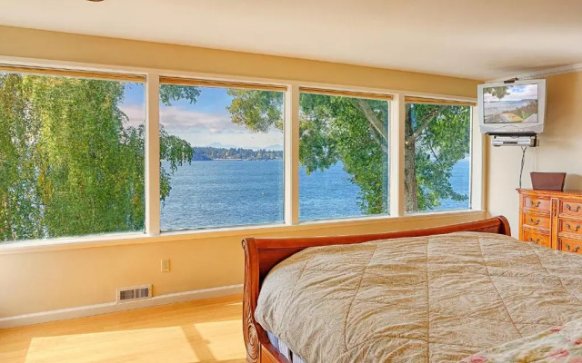 Four Stone Beach House