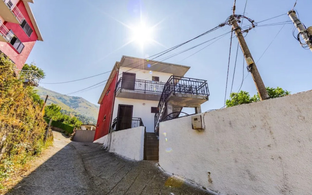 Red House 2 in Shkod r