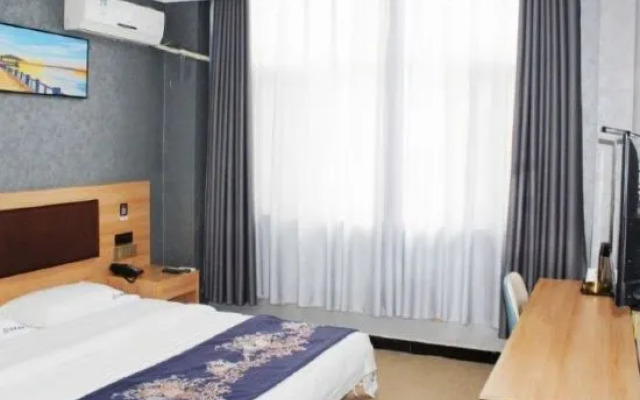 Huaying Select Hotel (Zhengguang Road High-speed Railway Station)