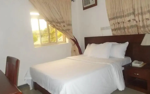 Franphinas Suites and Hotel