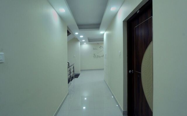 Oyo 26193 Hotel Maple Suites