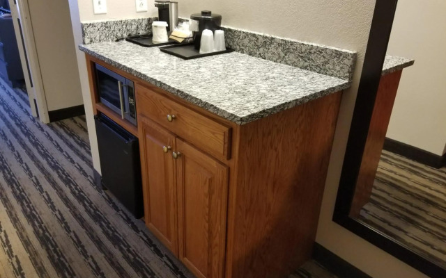 Country Inn & Suites by Radisson, Nashville Airport East, TN