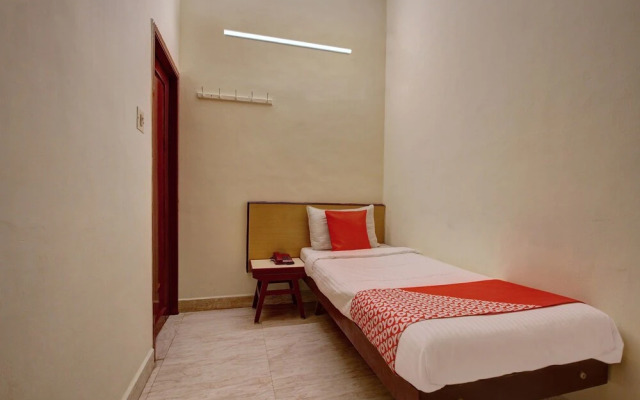 OYO 19959 Hotel Radhakrishna