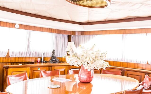 Salt Dancer Mega Yacht Vacation