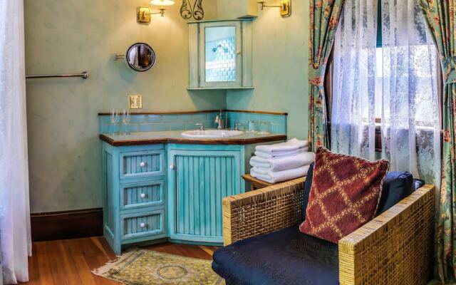 Peerless Hotel & Restaurant