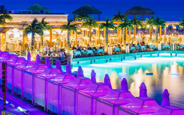 Cratos Premium Hotel & Casino