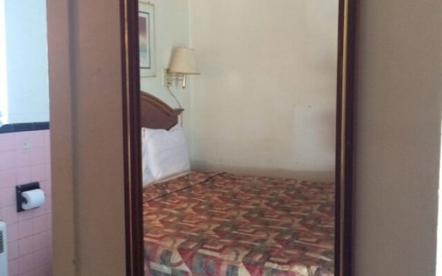 OYO Chamberlyne Motel