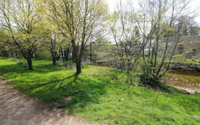 2 Eden Lodge