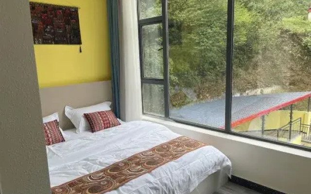 Kangding Wengmu Hot Spring Mountain Villa