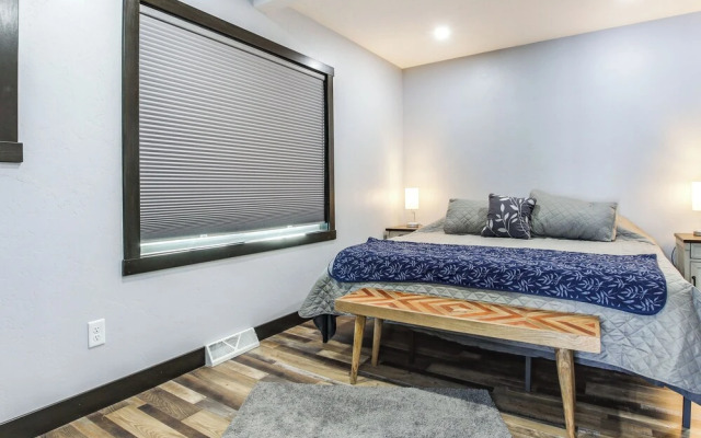 Boat Dock: Riverfront Oconto Home!