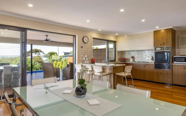 Poolside Getaway Dromana