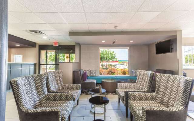 La Quinta Inn & Suites by Wyndham Jackson Airport