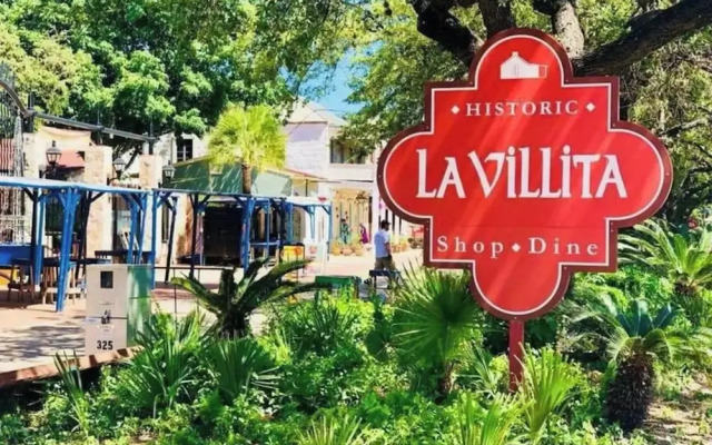 Vibrant 4br/3ba Oasis Near Happy Downtown!