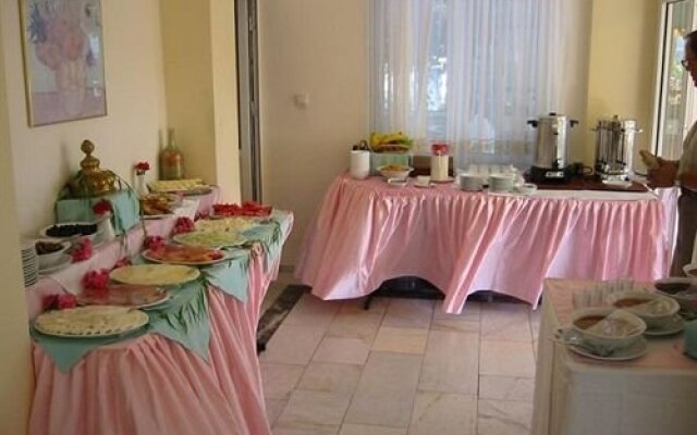 Manolya Hotel & Apartments