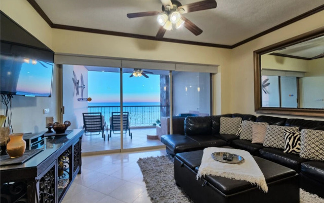 Sonoran Sky 1BR Upper SKY 406 by Casago