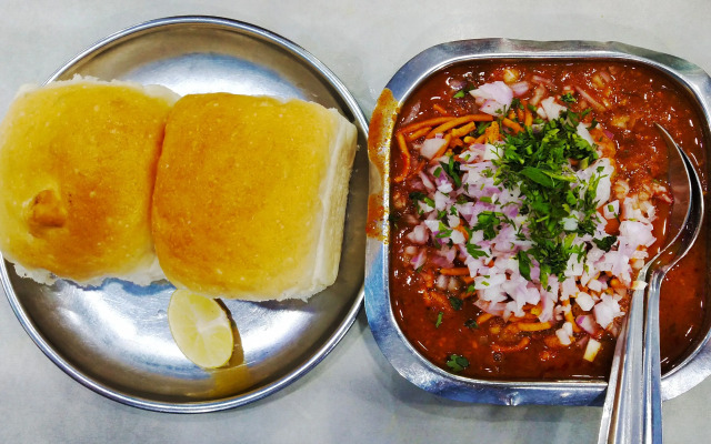 OYO Flagship 24491 Kharadi