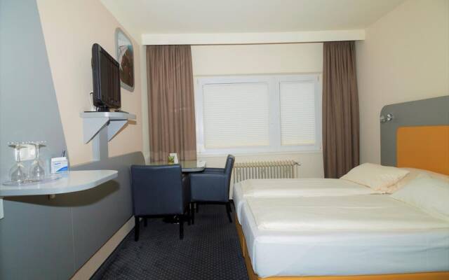 Hotel Cockpit