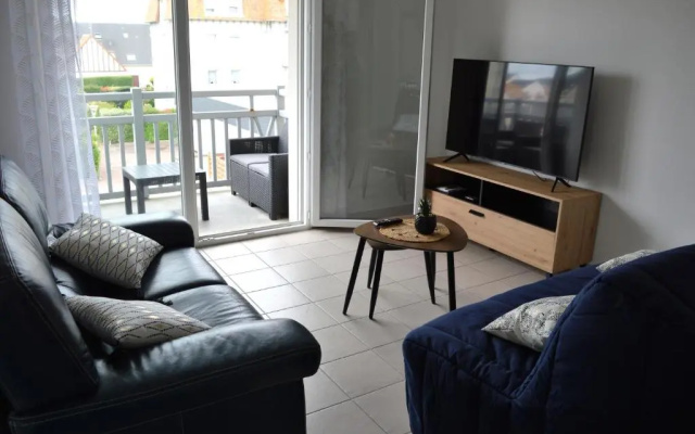 Appartement spacieux avec balcon - à 50m de la plage