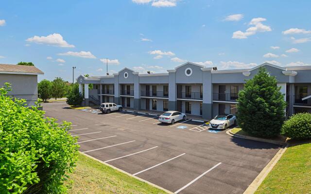 Quality Inn & Suites Greenville - Haywood Mall