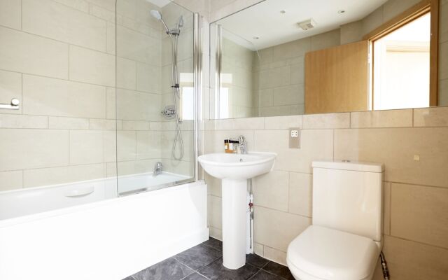 Charming Mayfair Suites by Sonder