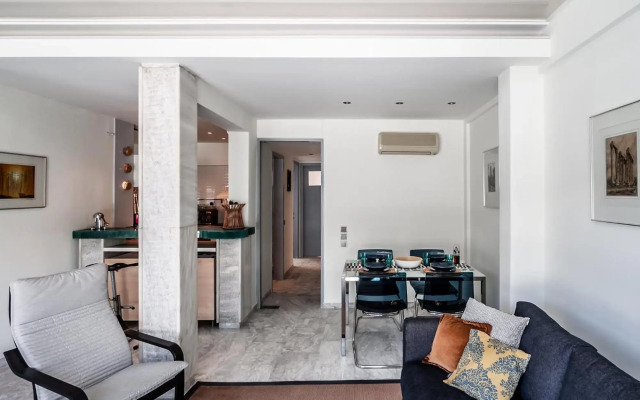 Peripatos apartment